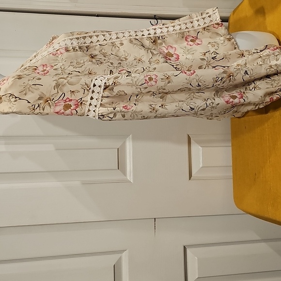 Altar’d State Floral Print Ruffled Hem Lace Accent Bishop Sleeve Top-Size Small - Picture 2 of 5
